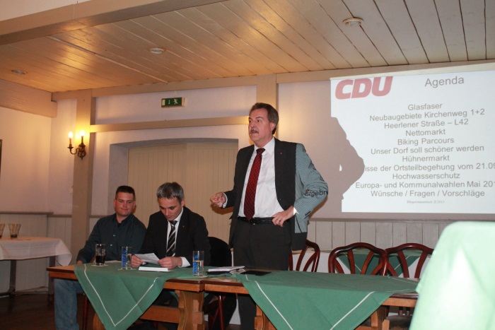 Bürgermeister Jungnitsch berichtet über seine Bemühungen zur L42n Foto: Robert Kohnen