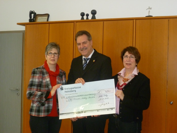Hilde Junker (stellvertrende Vorsitzende Frauen Union), Wolfgang Jungnitsch (Bürgermeister), Gabi Jungnitsch (Vorisitzende der Frauen Union) Foto: Walter Junker