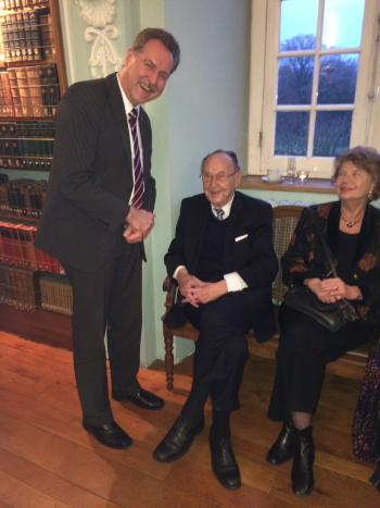 Bürgermeister Wolfgang Jungnitsch, Hans-Dietrich Genscher und Barbara Schmidt Genscher Foto: Dietmar Lux