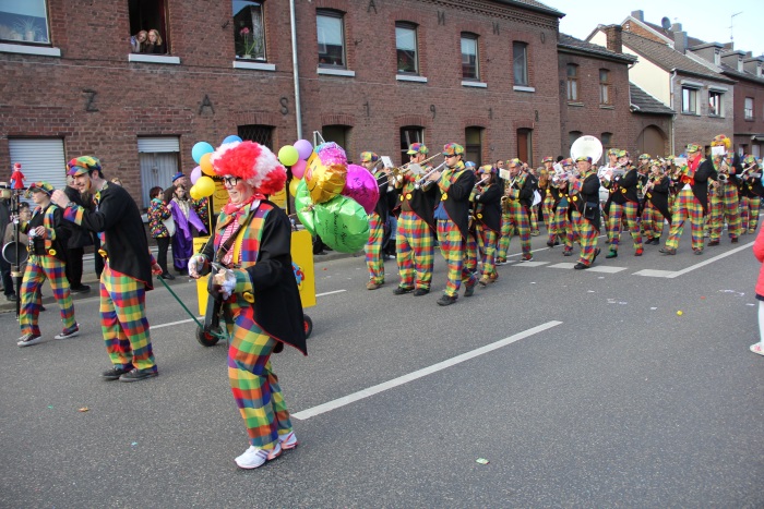 Privat-Musikkapelle Scherpenseel mittendrin Foto: Walter Junker