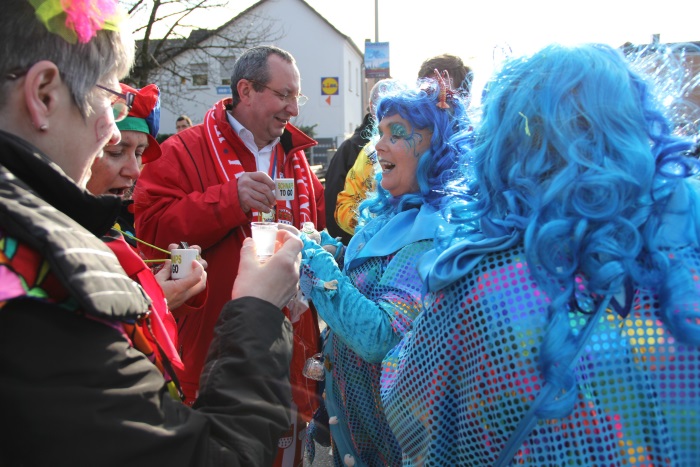 Nixen außerhalb des Wassers Foto: Walter Junker