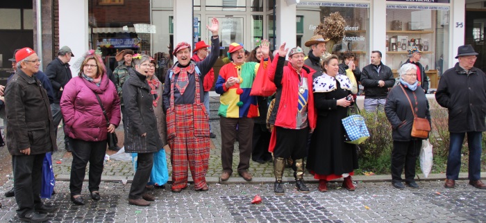 König von Übach PETER I. und der Übach-Palenberger Regent Wolle bei Abnahme der Huldigungen Foto: Walter Junker
