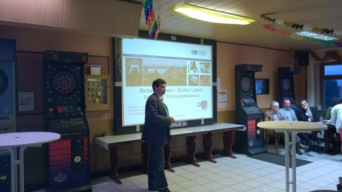 Kriminalhauptkommissar Ulbrich während seiner Präsentation Foto: Lars Kohnen