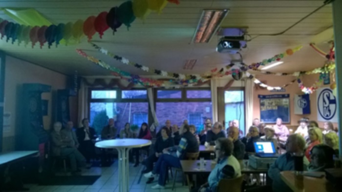 Interessiertes Publikum im voll gefüllten Veranstaltungsraum Foto: Lars Kohnen