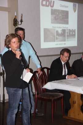 Nicole Holländer (Deutsche Glasfaser) nimmt Stellung zu kritischen Themen Foto: Walter Junker