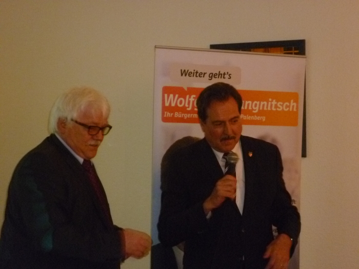 Während der Fragestunde Foto: Walter Junker