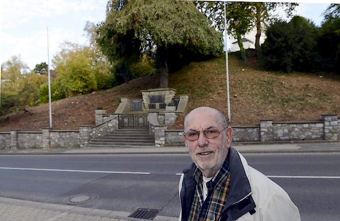 Fred Fröschen vor dem bereinigten Areal am Ehremal