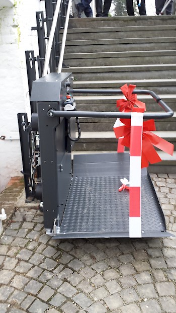 Treppenlift an Schloss Zweibrüggen Foto: Dietmar Lux